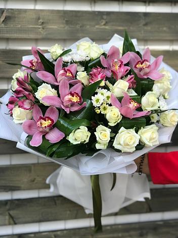Букет цветов из: Розы и Хризантемы в Жирновске