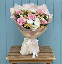 Букет цветов из:  Гвоздики, Орхидеи и Розы в Жирновске