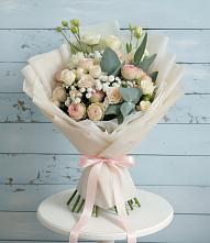 Букет цветов из:  Розы и Лизиантусы в Жирновске