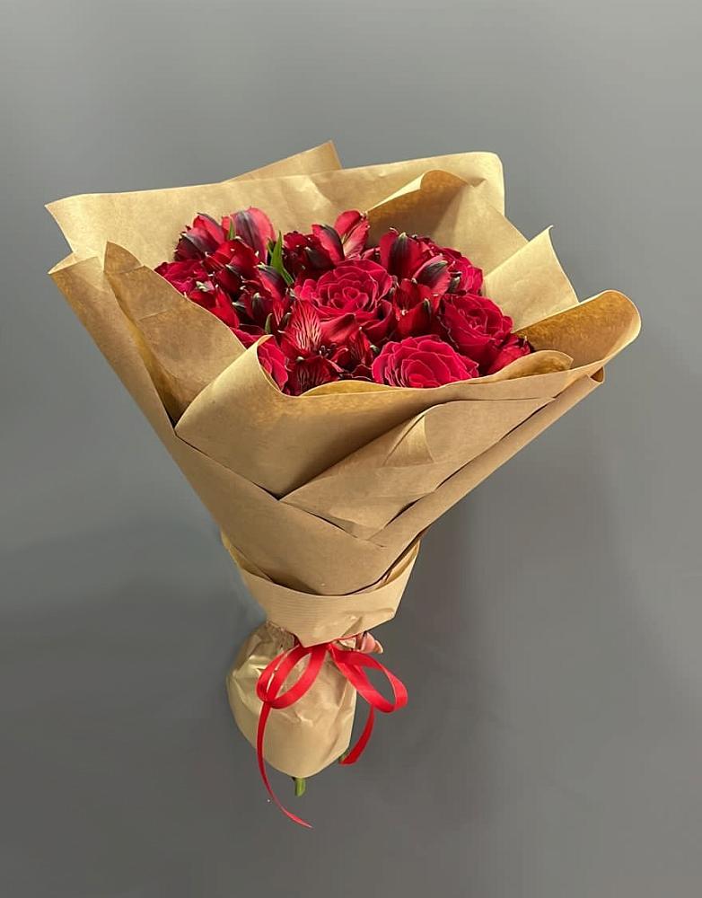 Букет цветов из: Альстромерии и Розы в Жирновске