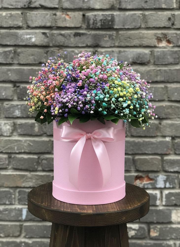 Цветочная композиция из Гипсофила и Розы в шляпной коробке в Жирновске