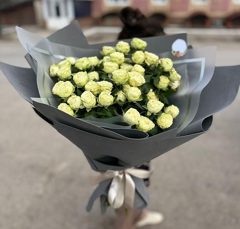 Букет Белые кустовые розы Солинеро в Жирновске