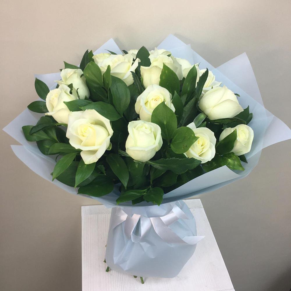 Букет 15 Белых роз Проуд в Жирновске