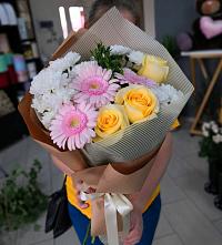 Букет цветов из:  Герберы, Розы и Хризантемы в Жирновске