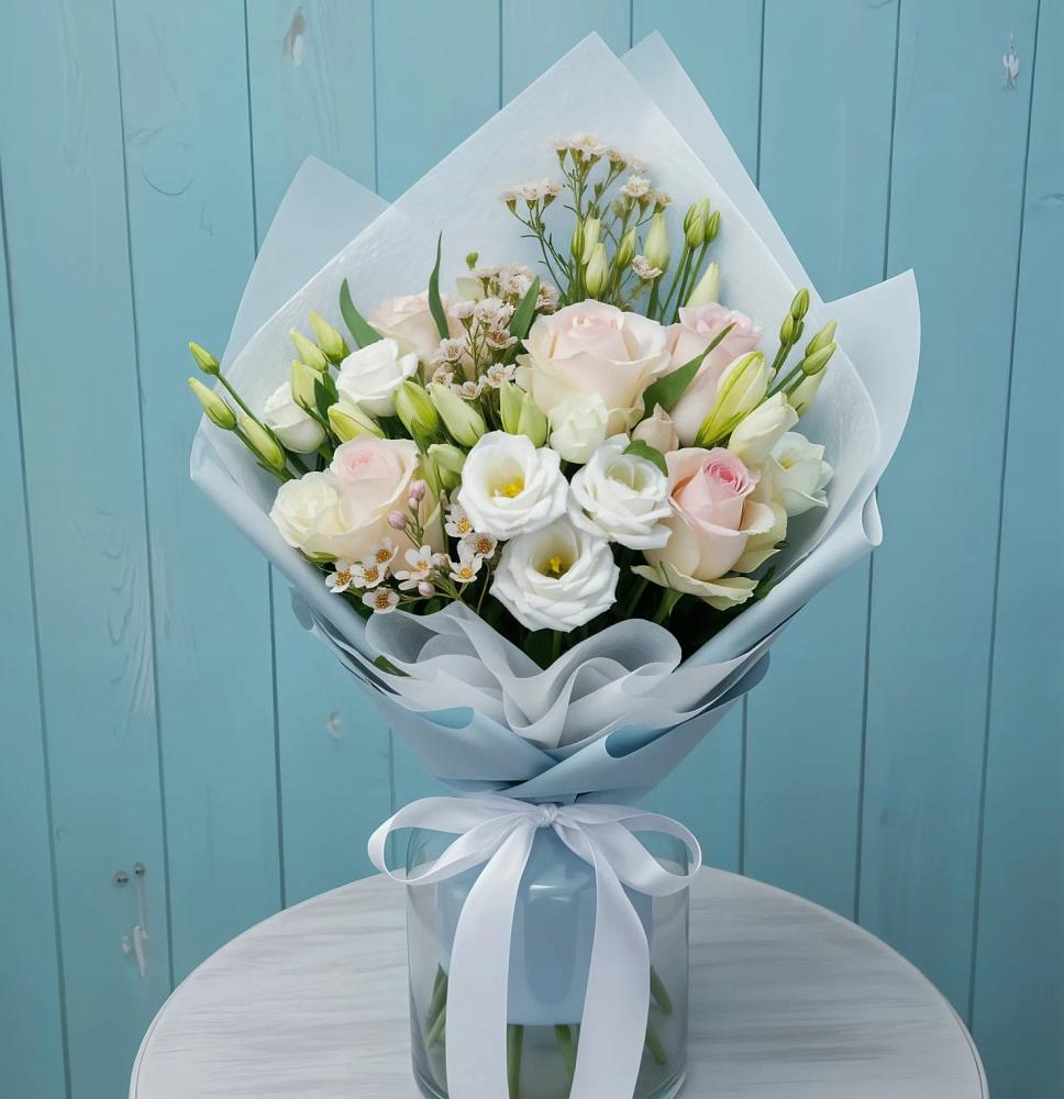 Букет цветов из: Розы и Лизиантусы в Жирновске