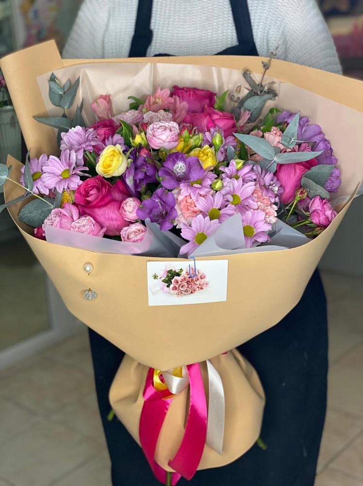 Букет цветов из: Хризантемы, Гвоздики и Альстромерии в Жирновске