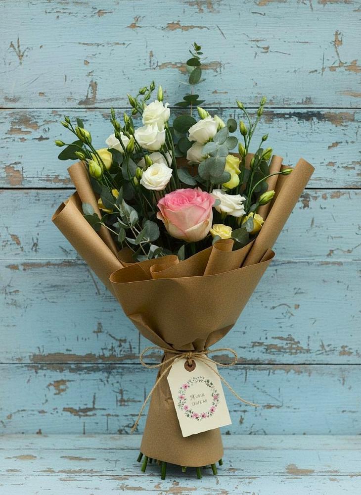 Букет цветов из: Розы и Лизиантусы в Жирновске