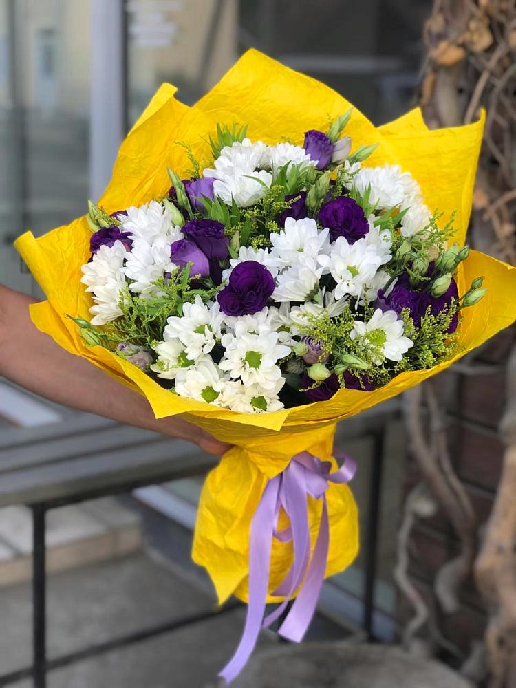Букет цветов из: Ирисы, Хризантемы и Ромашки в Жирновске