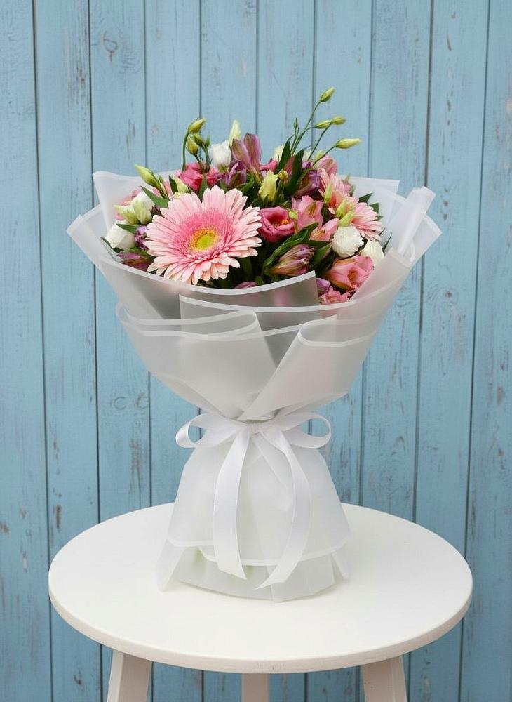 Букет цветов из: Герберы, Альстромерии и Лизиантусы в Жирновске