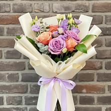 Букет цветов из:  Лизиантусы и Розы в Жирновске