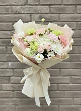 Букет цветов из:  Гвоздики, Розы, Лизиантусы и Хризантемы в Жирновске