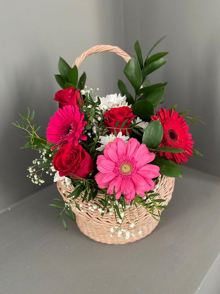 Цветочная композиция из Розы, Хризантемы и Герберы в корзине в Жирновске