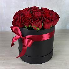 Цветочная композиция из Розы в шляпной коробке в Жирновске