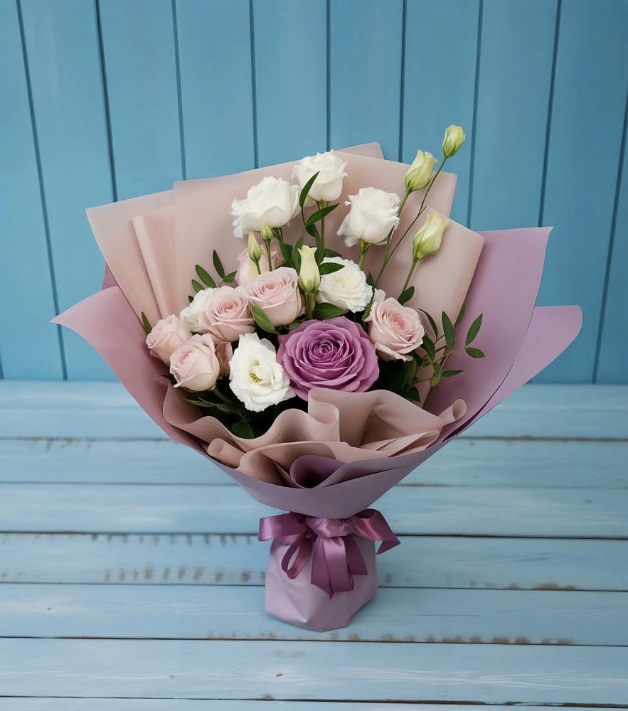 Букет цветов из: Розы и Лизиантусы в Жирновске